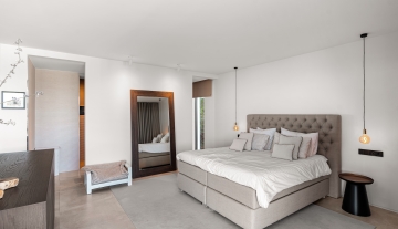 Resa Estates luxury vila Can Furnet modern Villa moderna bedroojm.jpg